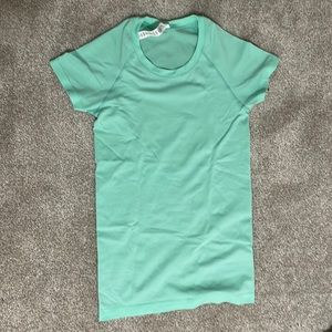 Lululemon size 4 swiftly tech short sleeve